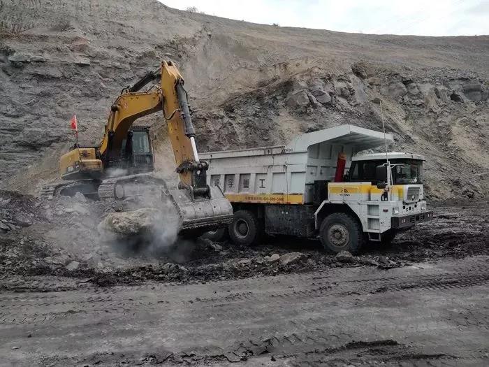 亿万先生MR重装纯电动矿用车内蒙试车