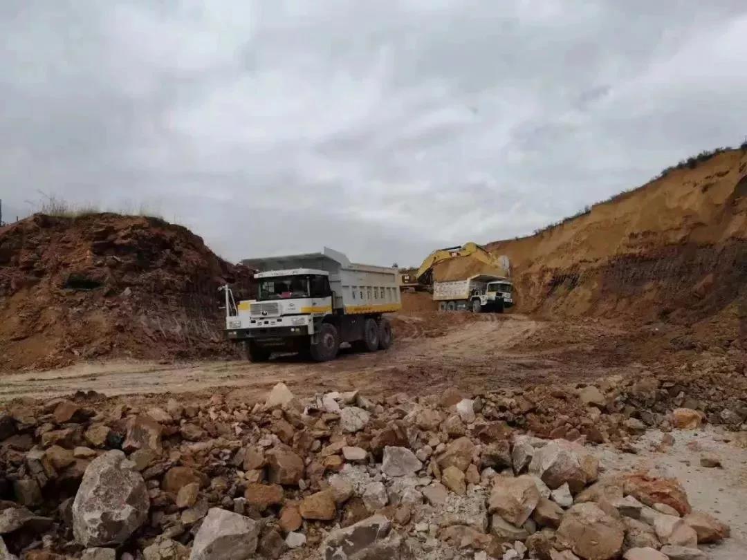 亿万先生MR重装纯电动矿用车内蒙试车