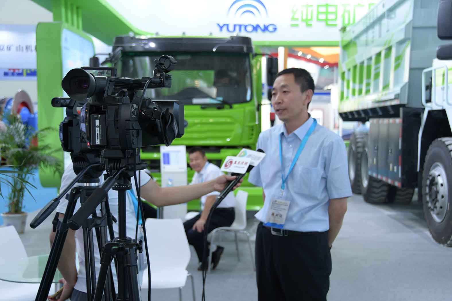 引领未来▲亿万先生MR纯电动矿用车闪耀2019CIME展会