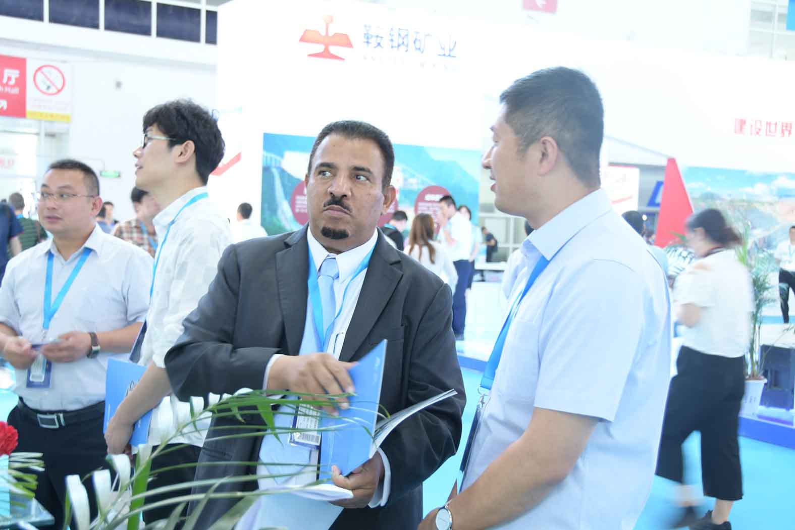 引领未来▲亿万先生MR纯电动矿用车闪耀2019CIME展会