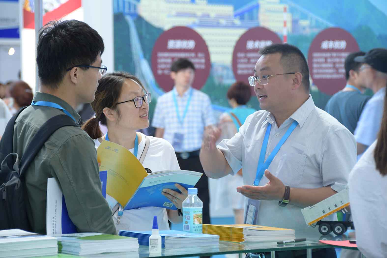 引领未来▲亿万先生MR纯电动矿用车闪耀2019CIME展会