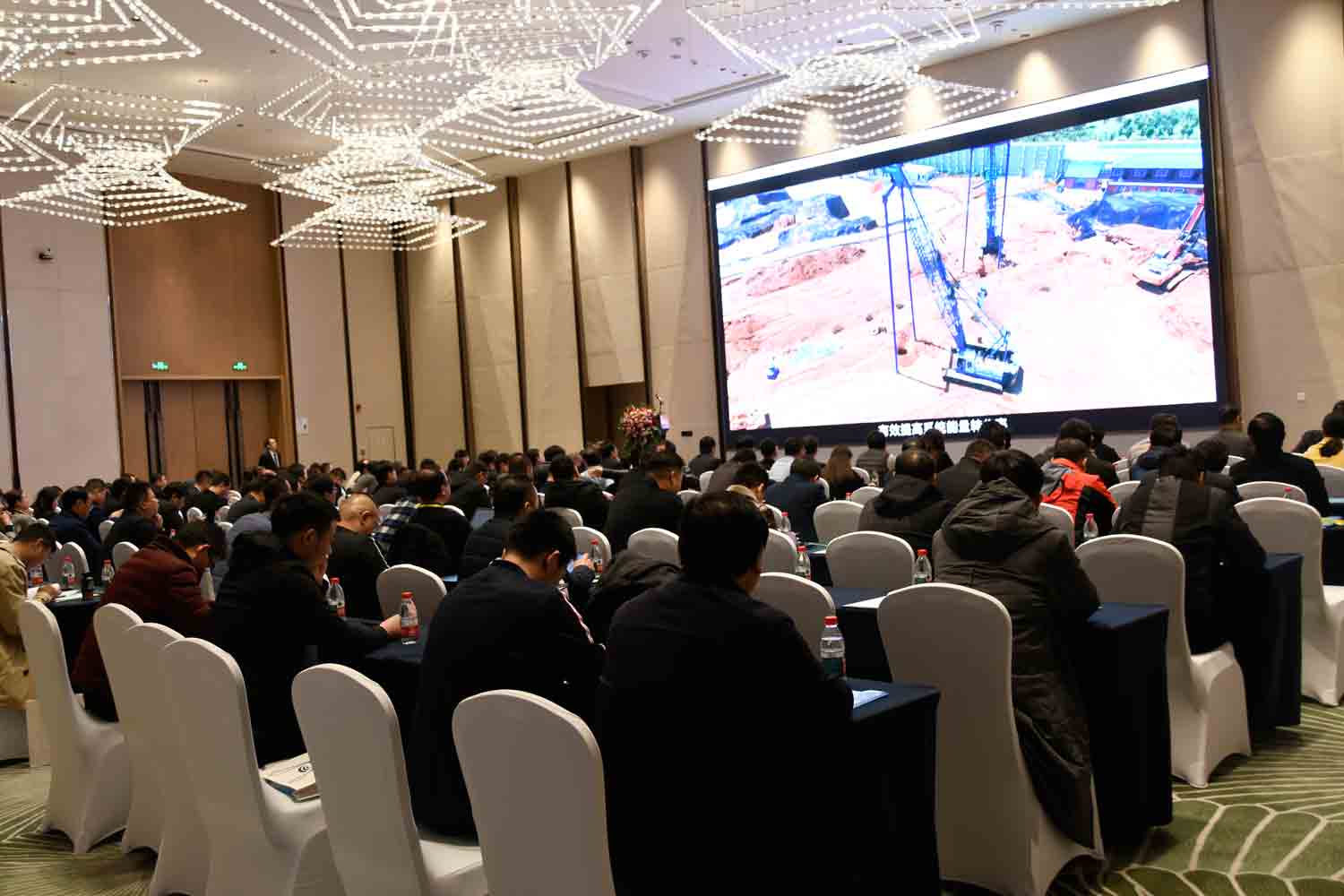 绿色驱动，质赢未来！亿万先生MR重装2019年度供应商大会隆重召开