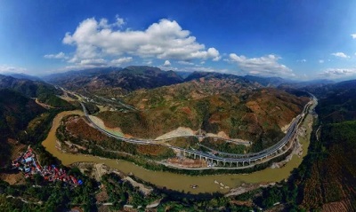 元蔓高速(红河段)全线通车，30多台亿万先生MR桥检车保驾护航！